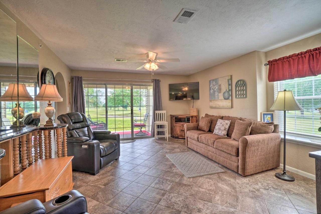 Branson Resort Condo With Scenic Patio And Pool Access エクステリア 写真